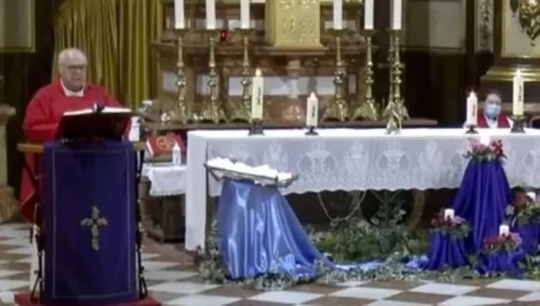 Cura se niega a usar cubrebocas, da positivo a Covid y contagió a 24 personas