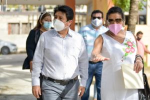 Víctor Mas recorre escuelas 1