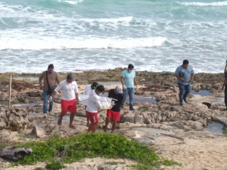 Dos pescadores fallecieron ahogados tras hundirse su nave por el fuerte oleaje