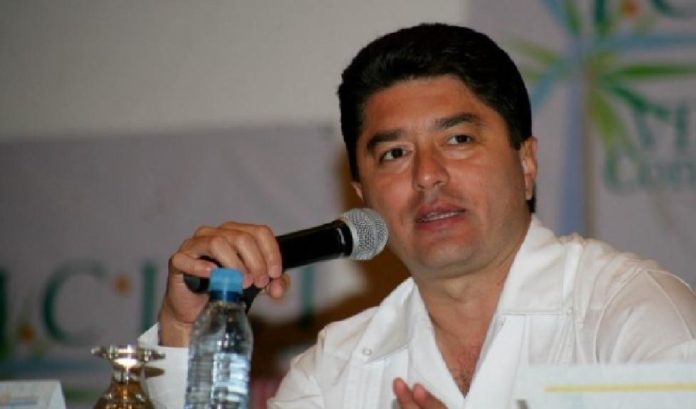 Es apócrifo el oficio que circula y que habla del congelamiento de sus cuentas bancarias, asegura el ex mandatario Félix González