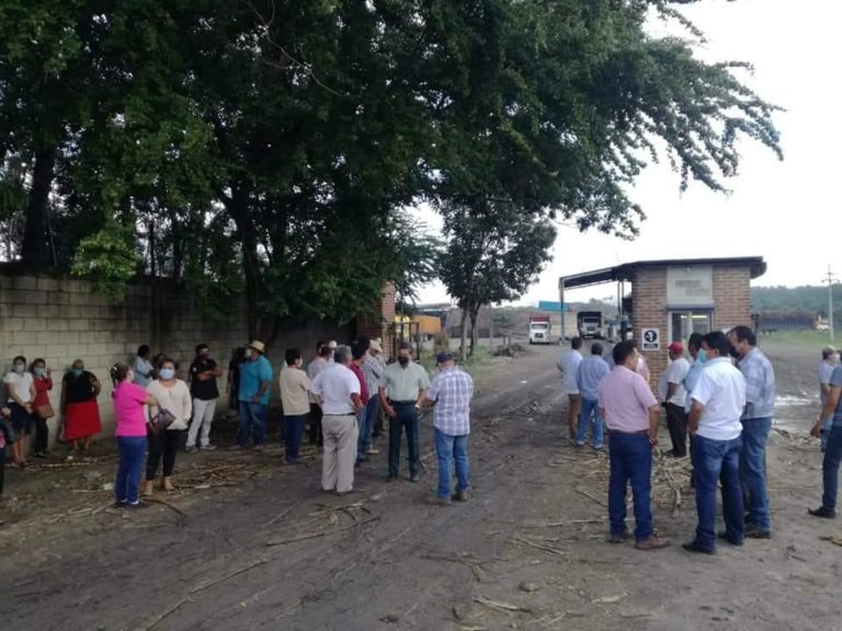 Bloquean cañeros acceso al ingenio de San Rafael de Pucté en Chetumal