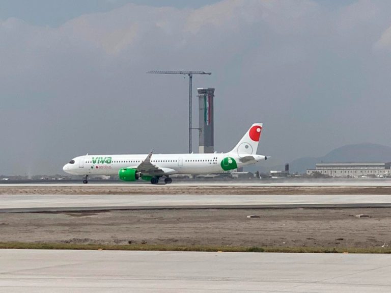 Nave de Viva Aerobus, primera en aterrizar en el Aeropuerto Internacional Felipe Ángeles