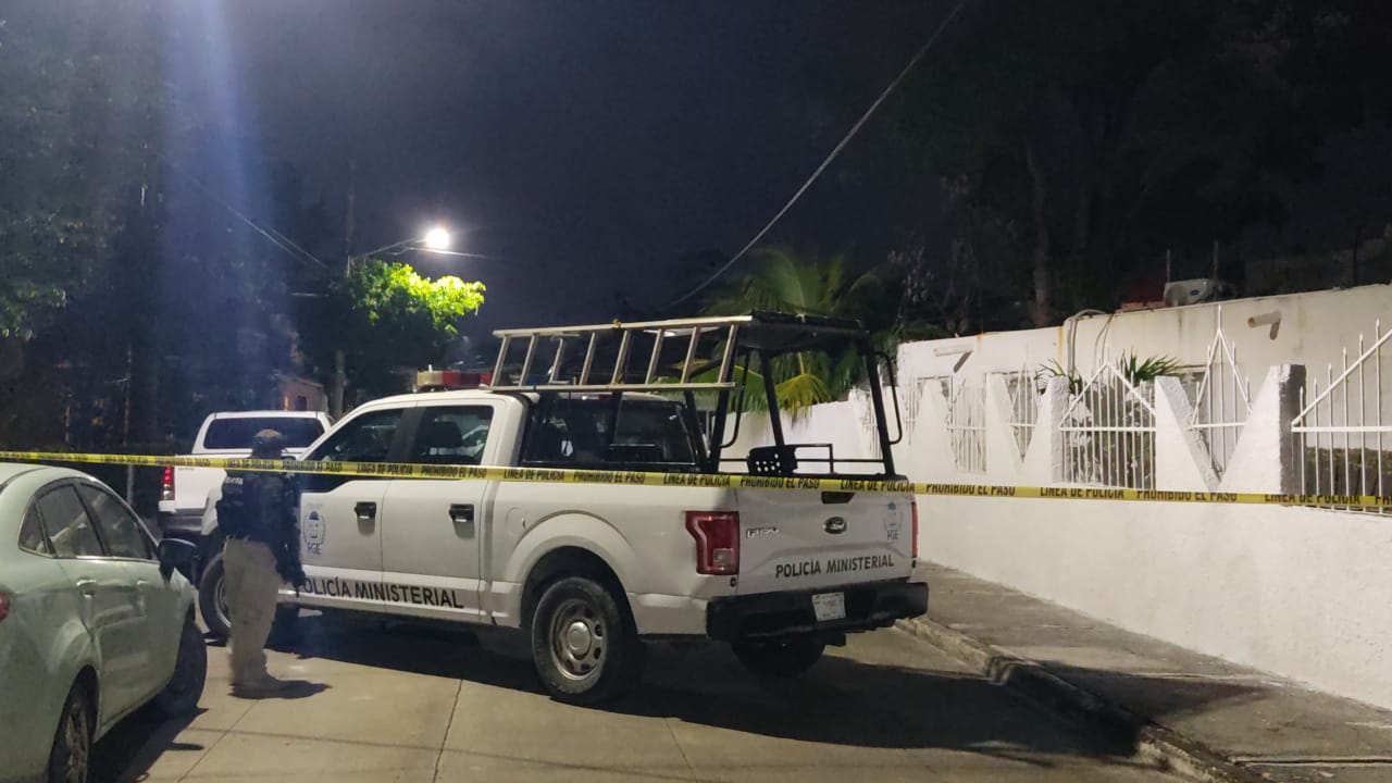 Agentes de la Policía Ministerial, catean casa en céntrica zona de Cancún