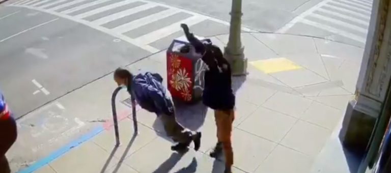 Sujeto empuja a abuelito de 91 años