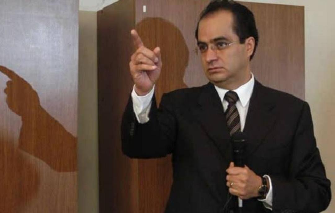 René Bejarano, otro político con presuntos nexos con el "Tiburón Rumano"