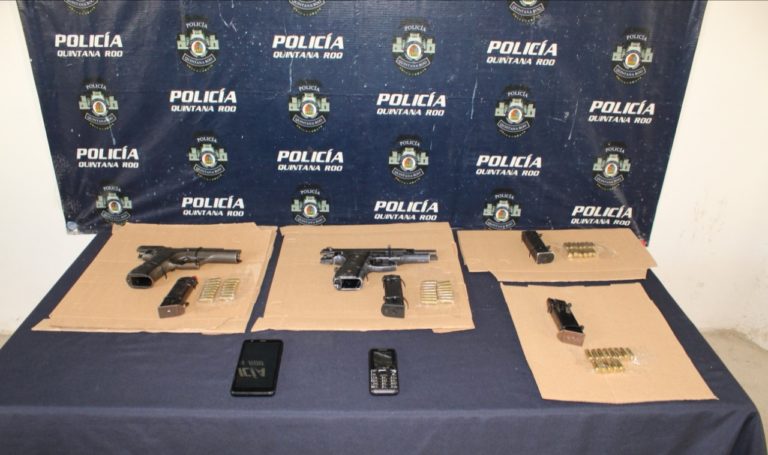 Detienen en Tulum a dos sujetos fuertemente armados