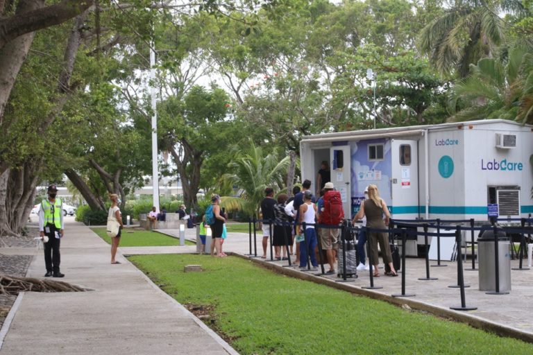 Es mentira que se vendan las pruebas falsas de Covid-19 en el aeropuerto de Cancún, afirman funcionarios de Sedetur