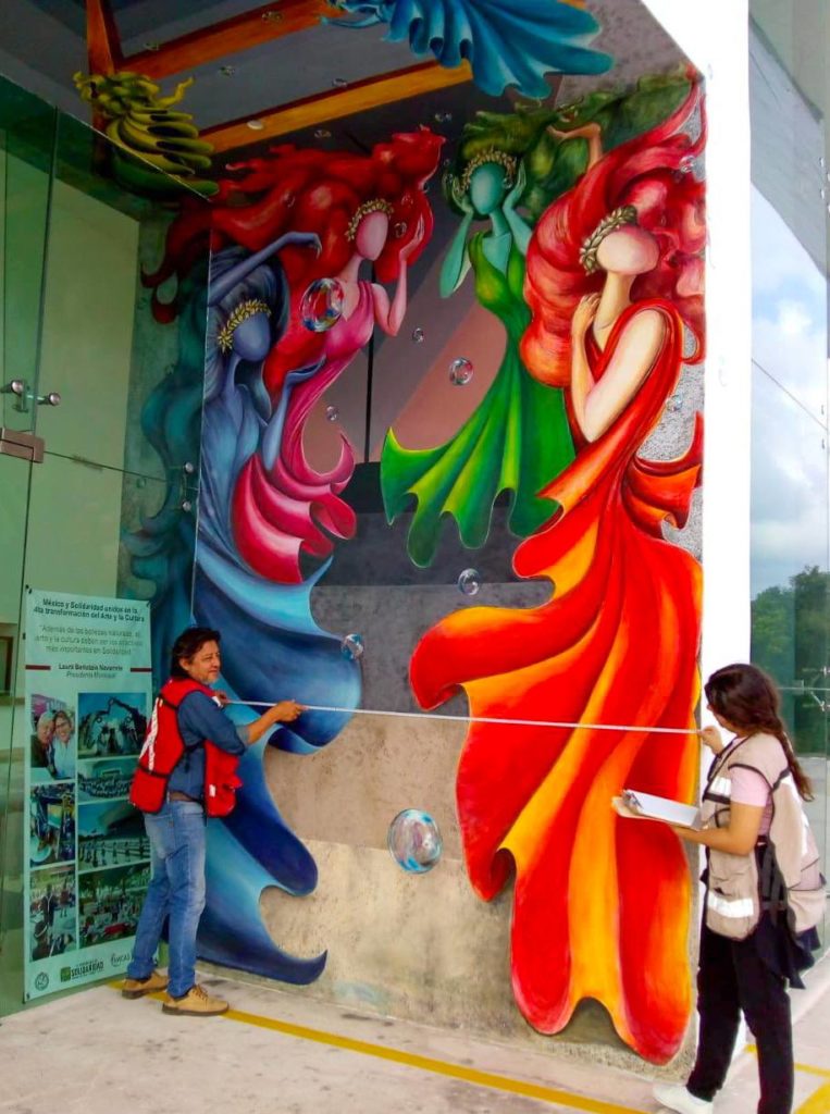 Recientemente, la presidenta Laura Beristain Navarrete constató la restauración del mural “El regalo de las Musas”, del Teatro de la Ciudad “Leona Vicario”, una de las obras artísticas más importantes del municipio.