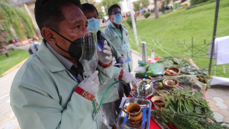 Médicos anuncian paro en medio de la crisis por coronavirus en Bolivia