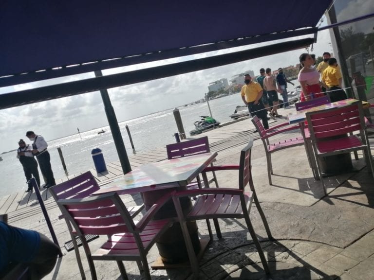 DE ÚLTIMA HORA: Cae avioneta en el Complejo lagunar Nichupté, frente a Plaza la Isla