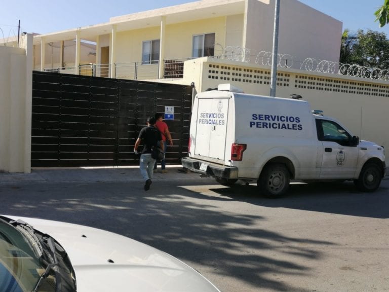 Encuentran cuerpo de un hombre con corte en el cuello, en departamento de colonia Ejidal