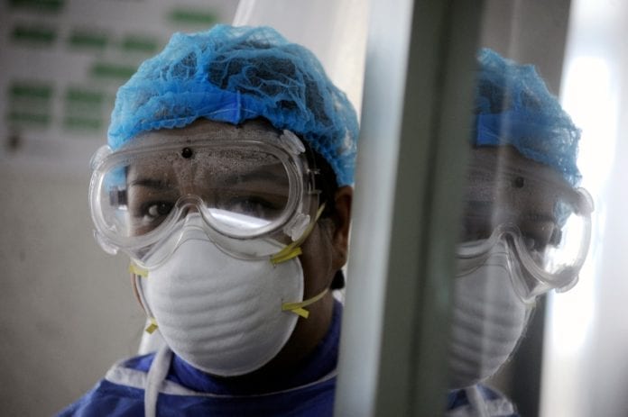 Se unen fotógrafos del mundo; con libro ayudarán a doctores que luchan contra el Covid-19