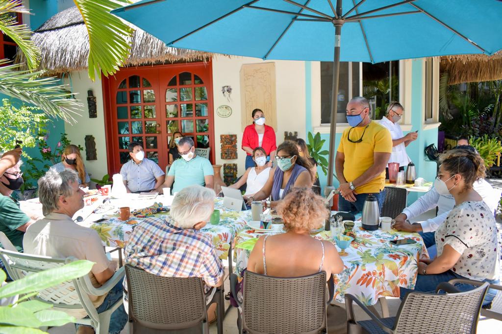 Suman esfuerzos vecinos de Akumal y Gobierno de Tulum ante arribo de sargazo