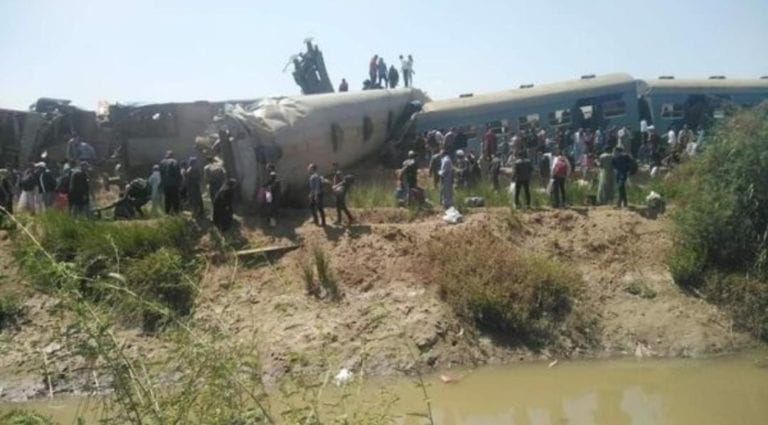 Más de 30 muertos y 60 lesionados es el saldo preliminar de un fatal choque de dos trenes en Egipto; hay imágenes de lo sucedido