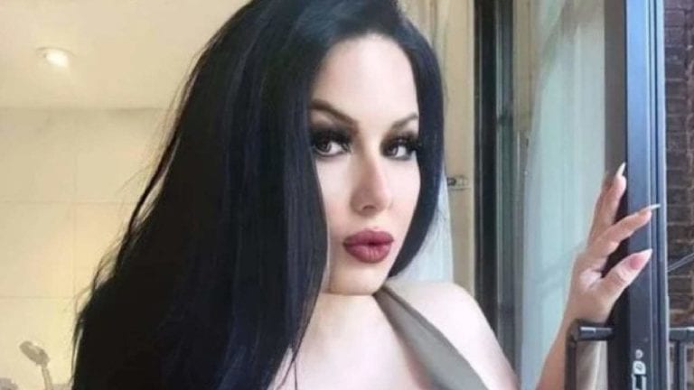 Mujer se abre cuenta en OnlyFans para pagar la universidad de su hija