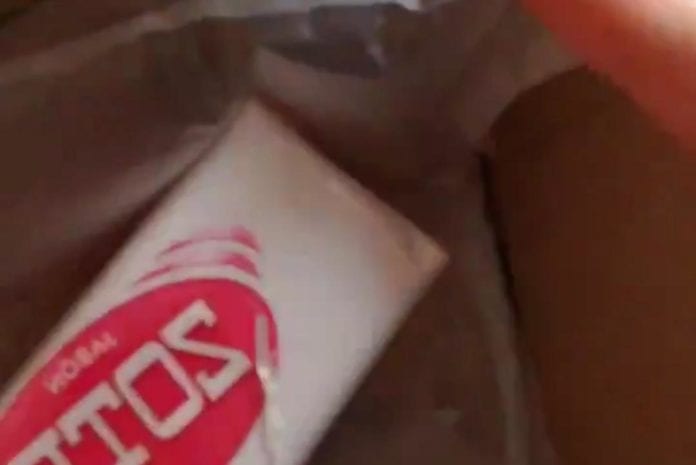 El actor Moisés Arizmendi denunció en sus redes que compró un celukar, pero recibió ¡un jabón Zote! y no le quieren hacer reembolso