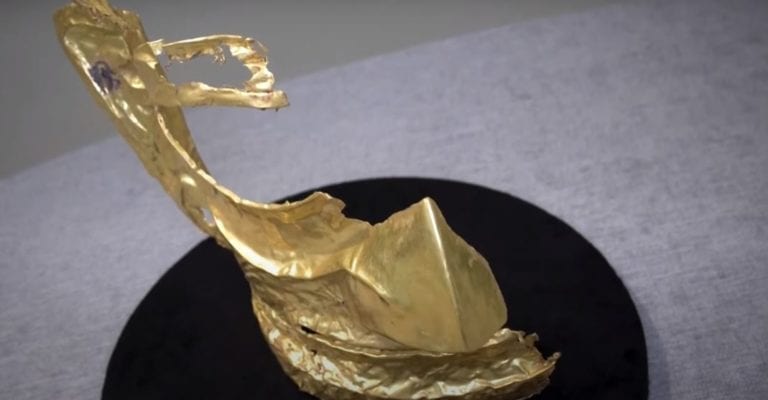 Encuentran máscara de oro antigua en China