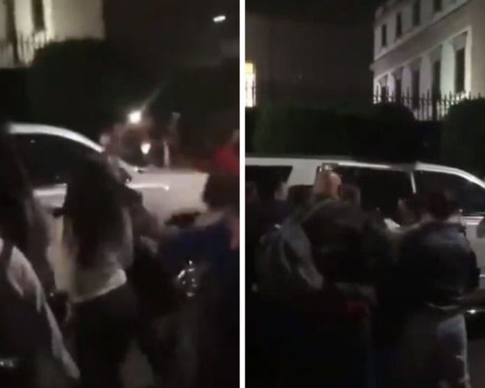 Video: Fan se lanza hacia Dua Lipa en la CDMX y la cantante se asusta, temen que no vuelva