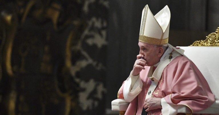 Papa Francisco compara al racismo con un virus