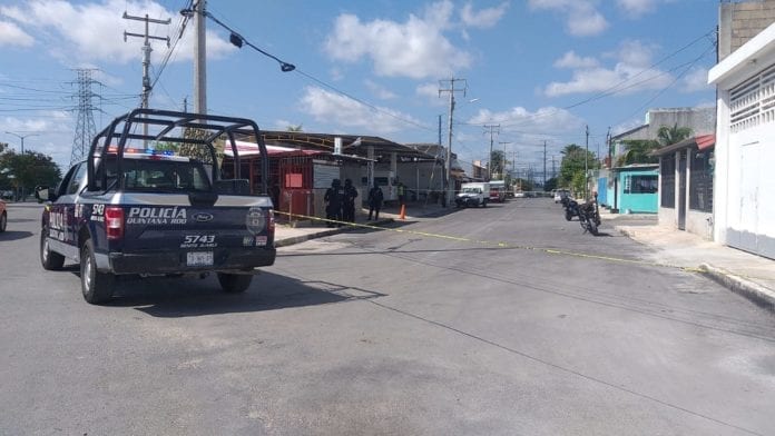 Balean a un estilista en la 234 de Cancún; le dispararon desde una bicicleta. Los hechos ocurrieron la avenida Costa Maya este domingo.