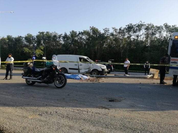 Dos hermanos iban a exceso de velocidad sobre la carretera de Playa del Carmen a El Tintal; todo acabó en un accidente con fatales consecuencias