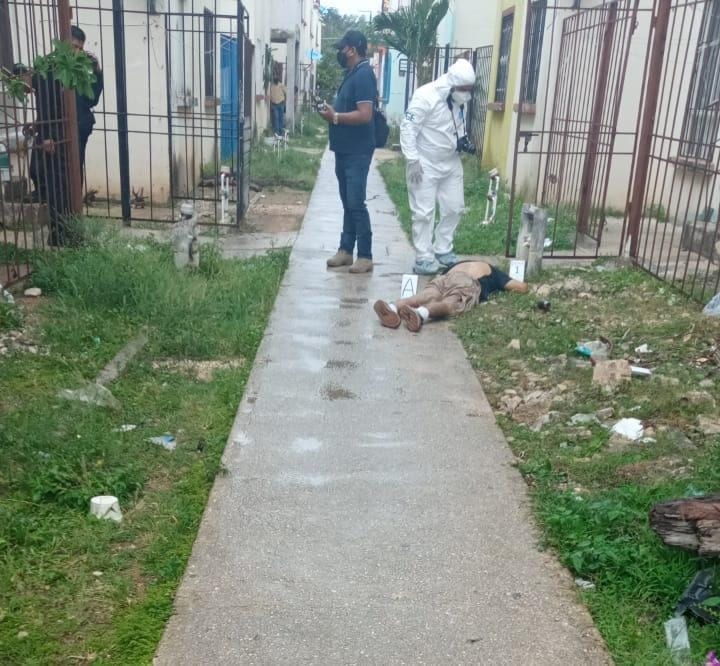 Asesinan a balazos a un hombre que caminaba por el corredor de fraccionamiento de Cancún