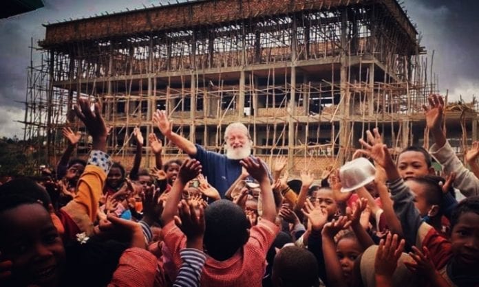 Sacerdote convirtió un basurero en una ciudad y es nominado al Premio Nobel de Paz 2021