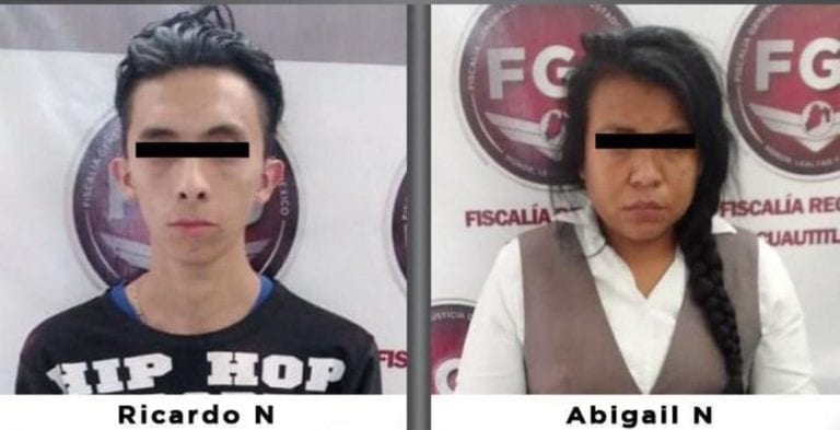 Una empleada de Banco Azteca fue detenida junto con su pareja; ellos le habrían robado a un cuentahabiente que se suicidió