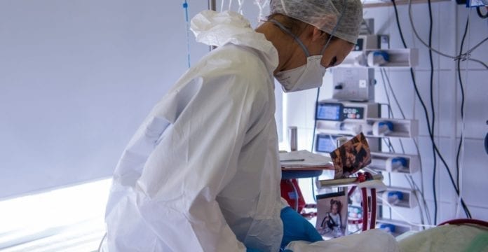 Variante británica de Covid-19 se asocia con un 61% más de riesgo de muerte: estudio