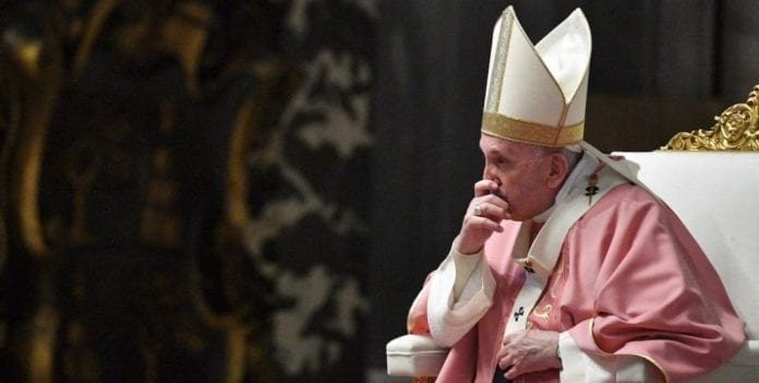 El Vaticano respondió este día a la pregunta de si se le puede dar la bención a parejas del mismo sexo; dijo que no, pues viven en pecado