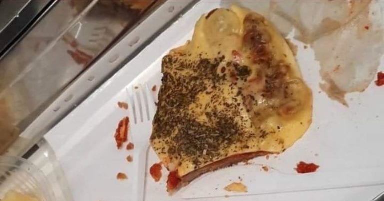 Una influencer recibió insultos y hasta amenazas luego que hiciera una broma donde dijo que estaba comiendo encima de un CV