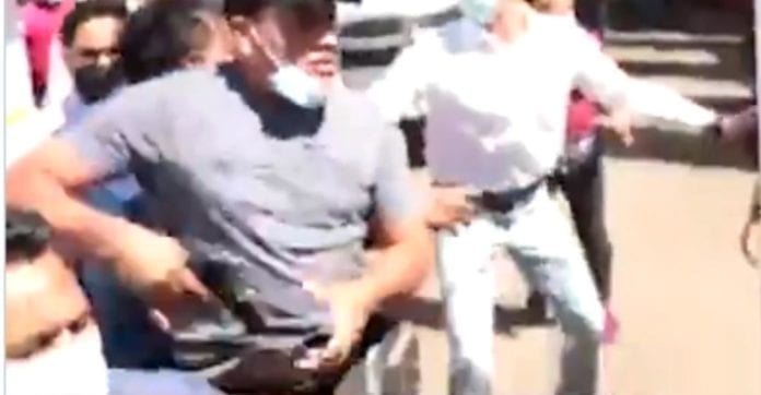 Una protesta por la no llegada de vacunas se salió de control en Oaxaca; escoltas encañonaron a un edil y a más personas