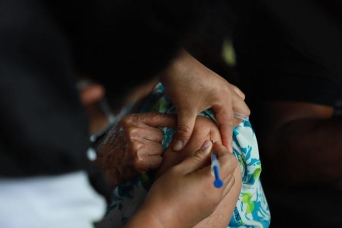 Tras 15 minutos de ser vacunada contra el Covid-19 muere abuelita en Hidalgo