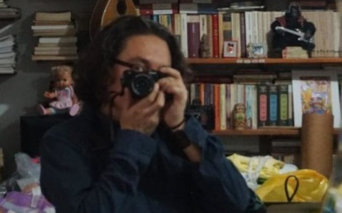 Competía por un puesto con una académica, y en lugar de reconocer que le ganó alguien mejor, ste profesor se puso a decir que ¡fue discriminado por ser hombre!