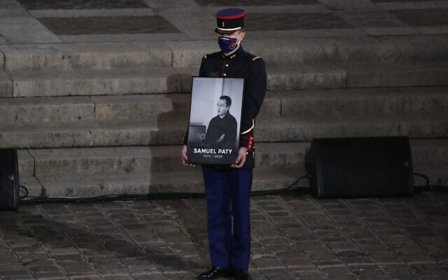 La colegiala que desencadenó la decapitación del profesor francés Samuel Paty admite que mintió sobre él