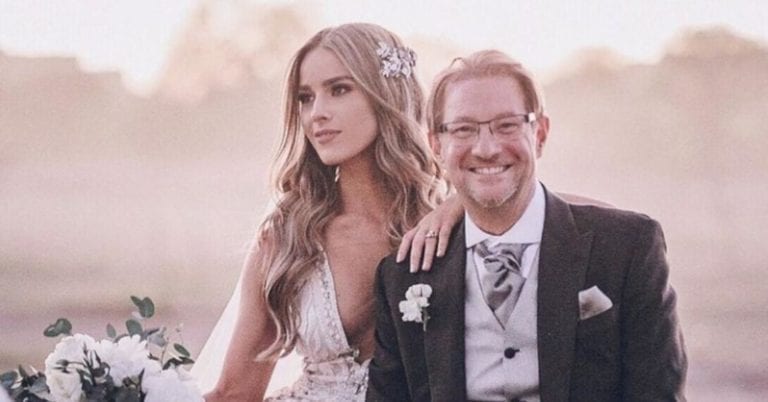 Pamela, la esposa de Andrés Roemer ha salido a hablar de las acusacions contra su marido; dice que teme que algo les pase