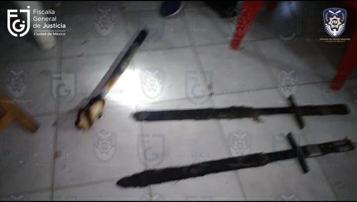 Policía de CDMX irrumpe en casa de feministas en víspera del 8M