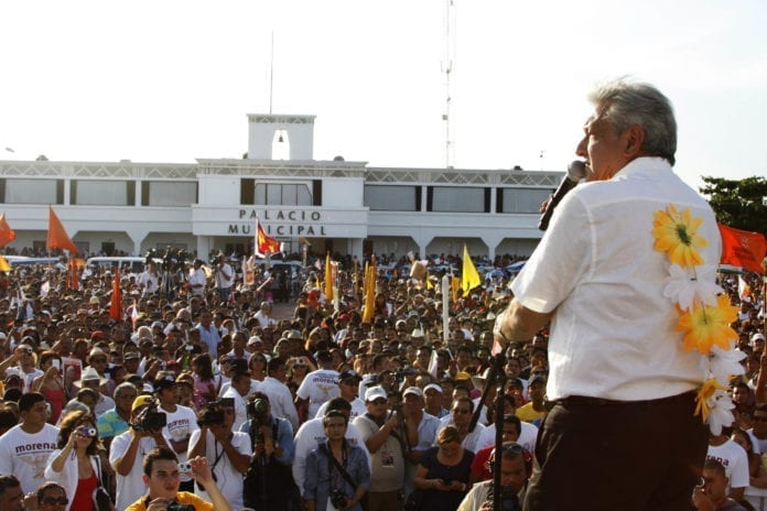 amlo en playa