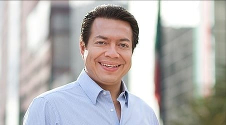 Mario Delgado fue discípulo de NXIVM, la secta de esclavas sexuales de Raniere