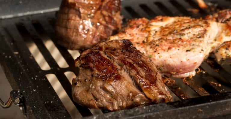 Consumo de alimentos al carbón incrementa el riesgo de padecer cáncer, alerta Profeco