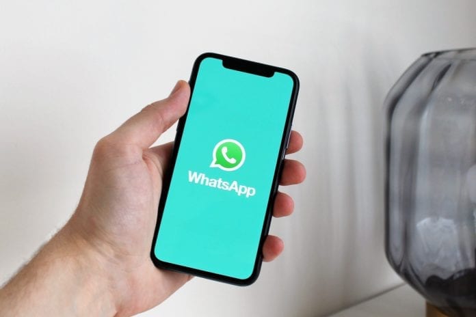 Clérigo acepta que los hombres se divorcien por un mensaje de WhatsApp
