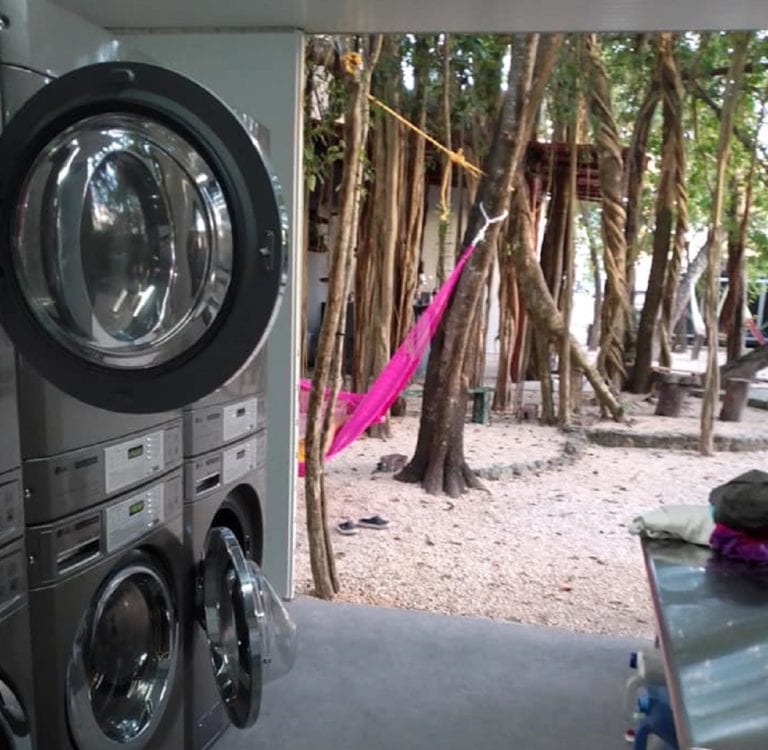 Lavandería en Tulum es ecológica y puedes relajarte en hamaca mientras esperas tu ropa