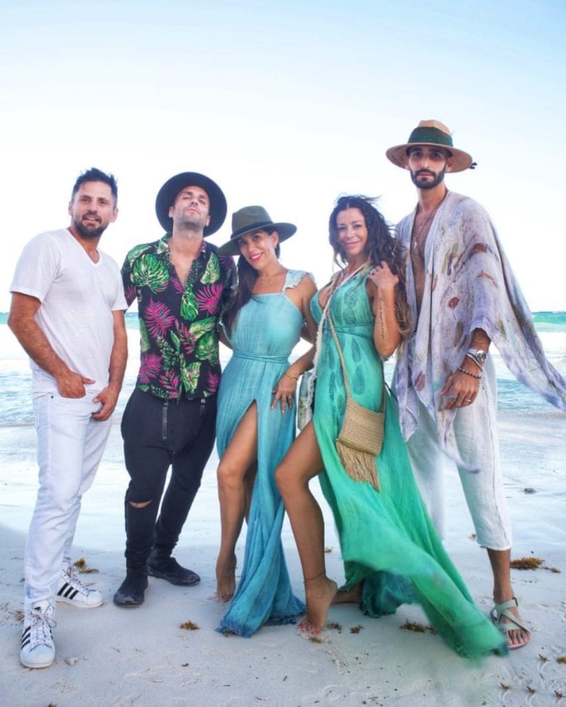 Diseñadora impulsa en Tulum colección de ropa con Azul Maya y otras tinturas naturales