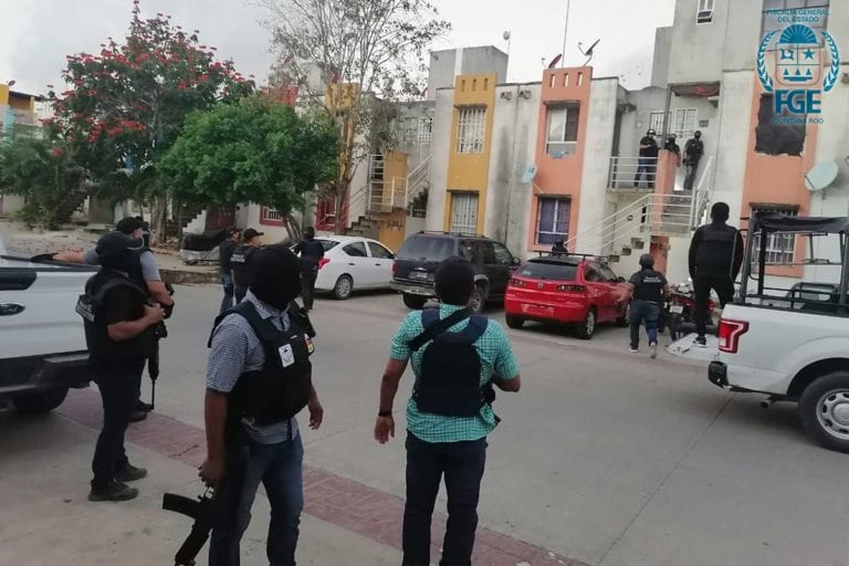 Rescatan a víctima de secuestro en Cancún y detienen a dos sujetos