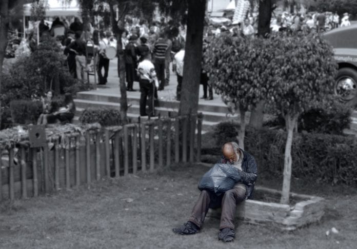 Pandemia dejará 'cicatrices duraderas' en la economía global: Bloomberg