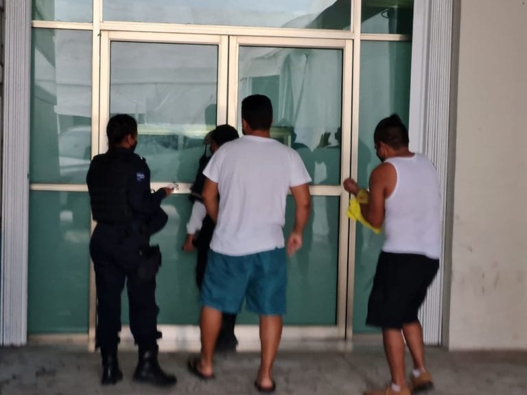 Balean a una persona en lavadero de autos en Cancún