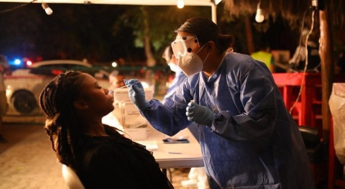 Este es el reporte de los casos de Covid-19 en Quintana Roo al corte del 18 de abril del 2021. Conoce cifras de decesos y de vacunados.