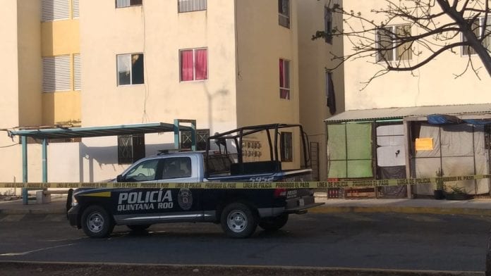 Asesinan a mujer en su domicilio de la Región 251 de Cancún; uno de sus vecinos la encontró las primeras horas de este domingo