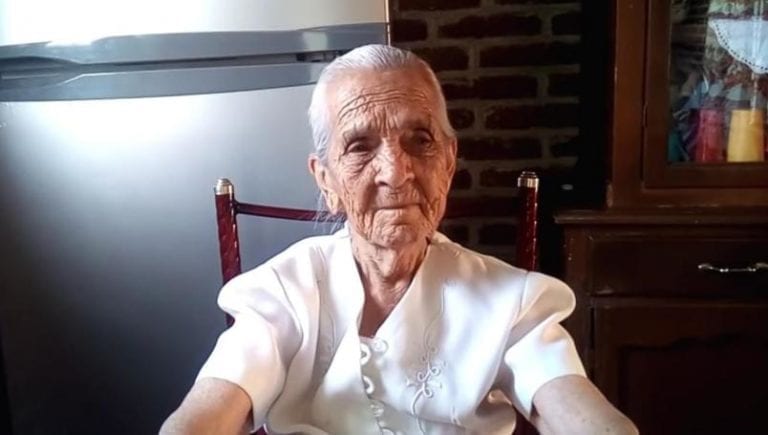 Youtuber que cocina quiere vivir de sus recetas; tiene 87 años