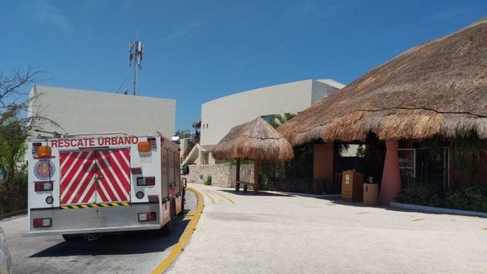 Se incendia palapa en parque de diversiones de zona hotelera de Cancún